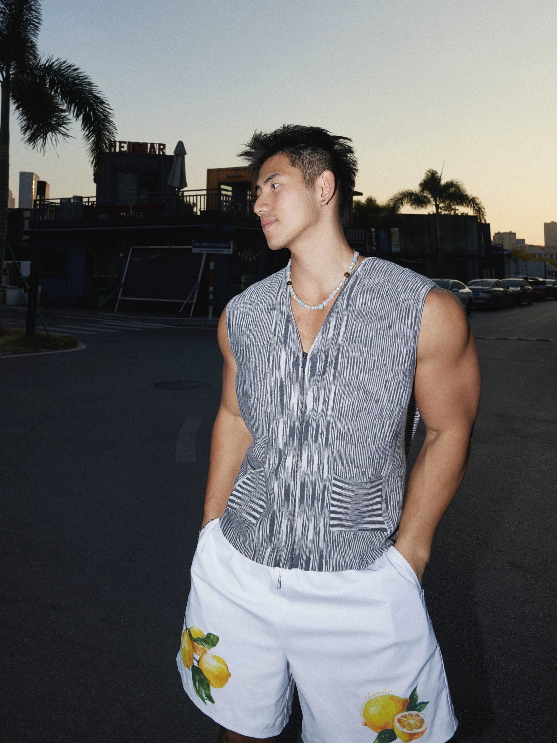 Retro Gradient Knitted V-Neck Zipper Vest