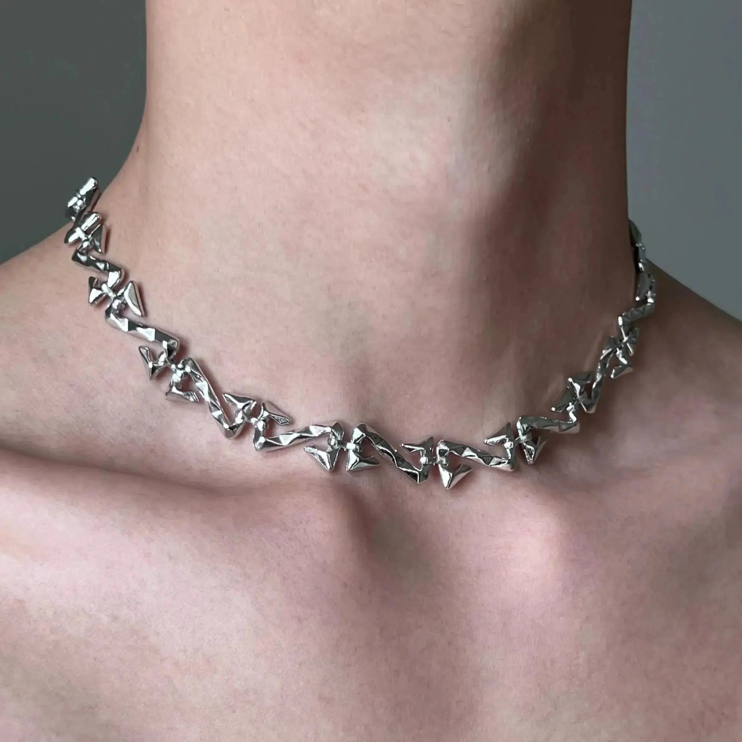 Twisted Geometric Pattern Choker Necklace