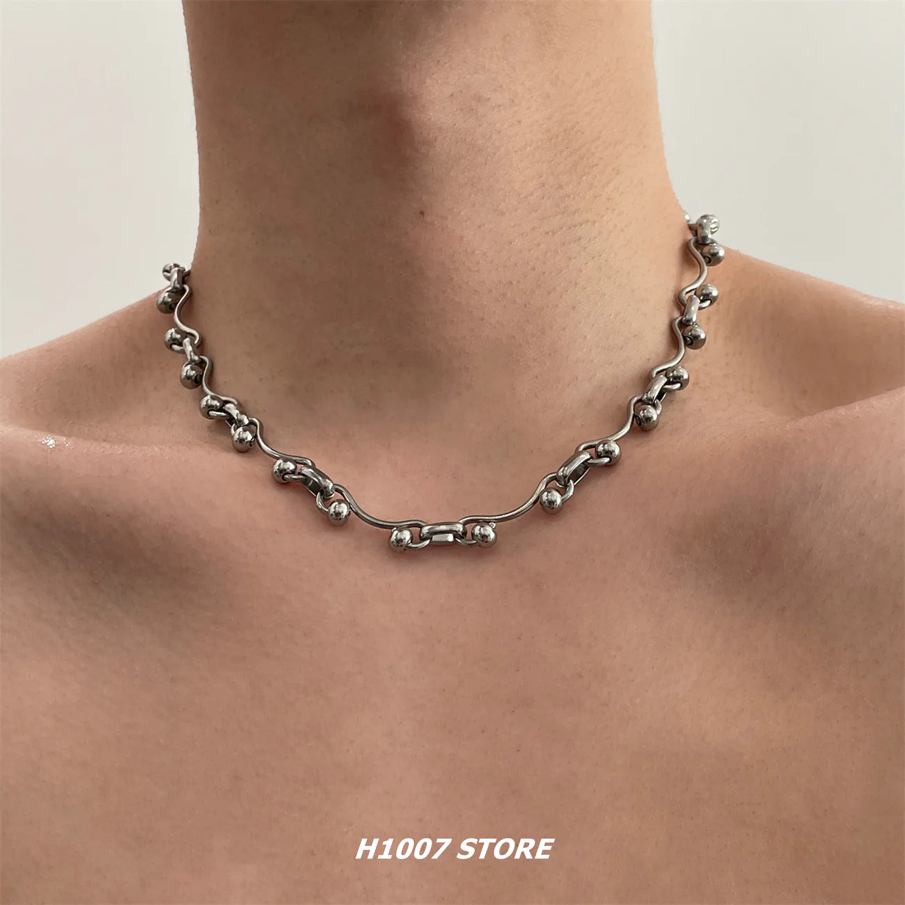 Wavy Beaded Chain Clavicle Necklace